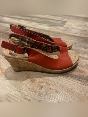 Crocs A-Leigh Orange Leather Slingback Peep Toe Cork Wedge Women's 7 Sandals